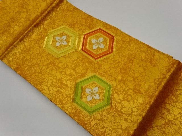 リサイクル　金駒刺繍亀甲に花菱模様名古屋帯